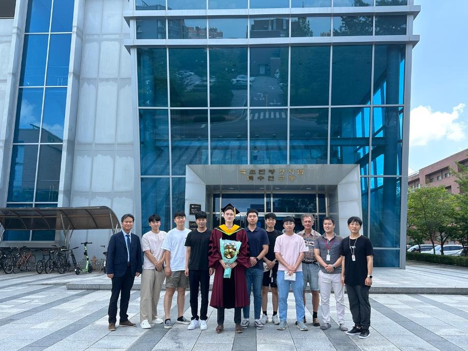 Jeong-uk`s graduation & group photo 이미지
